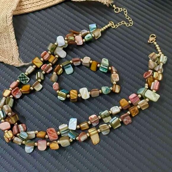 New Beautiful Layered Multicolor Shell Beaded Necklace Set - Picture 1 of 4